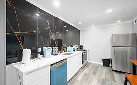Lovely Montrose 3Br Apt With Fast Wi-Fi & Free Park